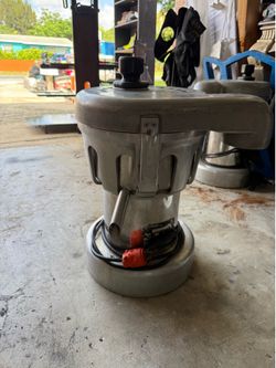 Commercial juicer