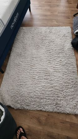 Soft Cream Shag Area Rug – Good Condition