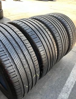 215 55 17 Michelin I sell this Seth of tires with 80% of Life the 4