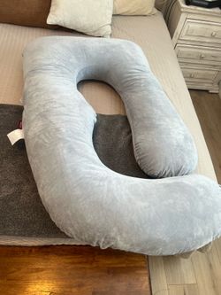 Pregnancy pillow Momcozy