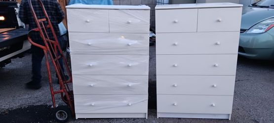 2 dressers