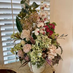 GORGEOUS  FLOWER ARRANGEMENT