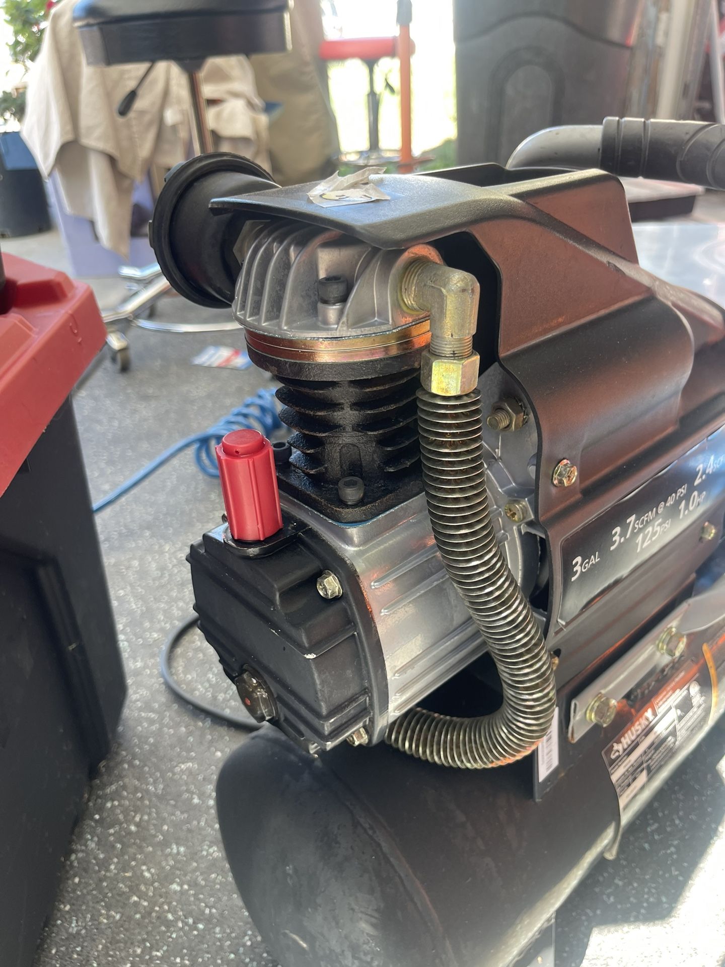 Husky 3 gallon Air compressor,