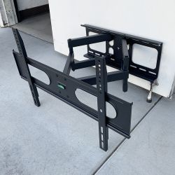 $45 (New) Swivel tv wall mount for 37-75” tvs full motion and tilt bracket vesa 600x400mm, max 110lbs