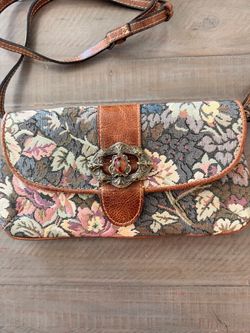 Patricia Nash Verdura Bosque Crossbody Clutch – Floral Tapestry & Leather