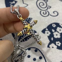 💎David💎Yurman Cross Necklace. 