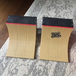 Tech Deck Quarter Pipe Ramps – Set of 2