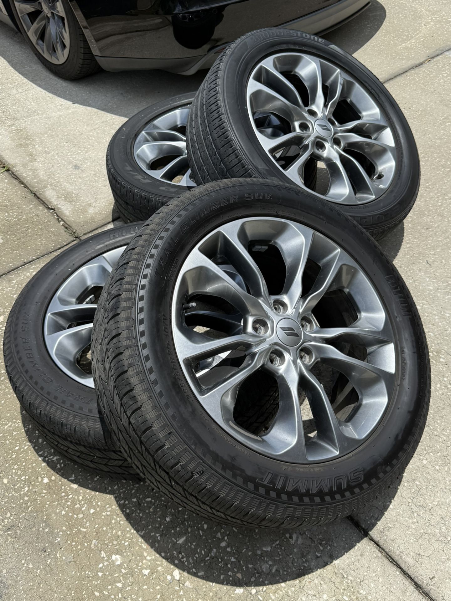 OEM 20in dodge durango (also fits same on jeep grand cherokee ) 5x5 5x127 wheels rims tires