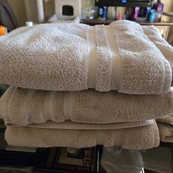 Used Bath Towels And Hand Towels 