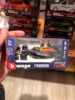 Bburago Oracle Red Bull Racing RB19 1:43 Die-Cast
