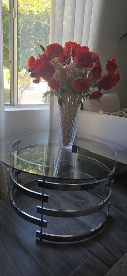 Beautiful Glass Top Single Coffee Table-18'' H X 35.25'' W X 35.25'' D