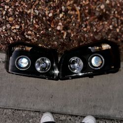 Dodge Magnum Headlight 
