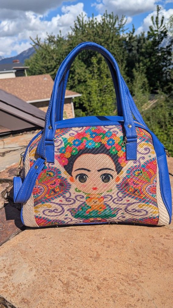 NWOT Frida Adjustable strap handbag/ purse.
In excellent new condition.