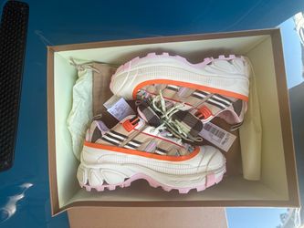 Women size 7.5  Burberry multicolor