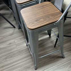 Set Of 4 Metal Bar Stools Or Chairs   Metal And Wood 
