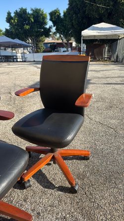 Fairly mid condition office chairs available in Inglewood for pick up