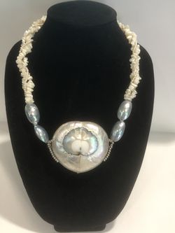 Fabulous statement MOP pearl necklace