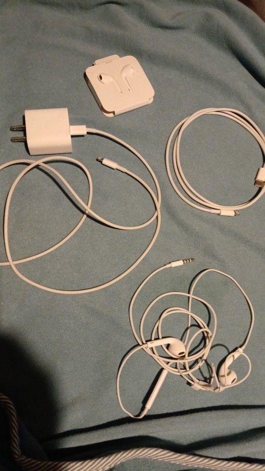 Apple Iphone Chargers And Headphones