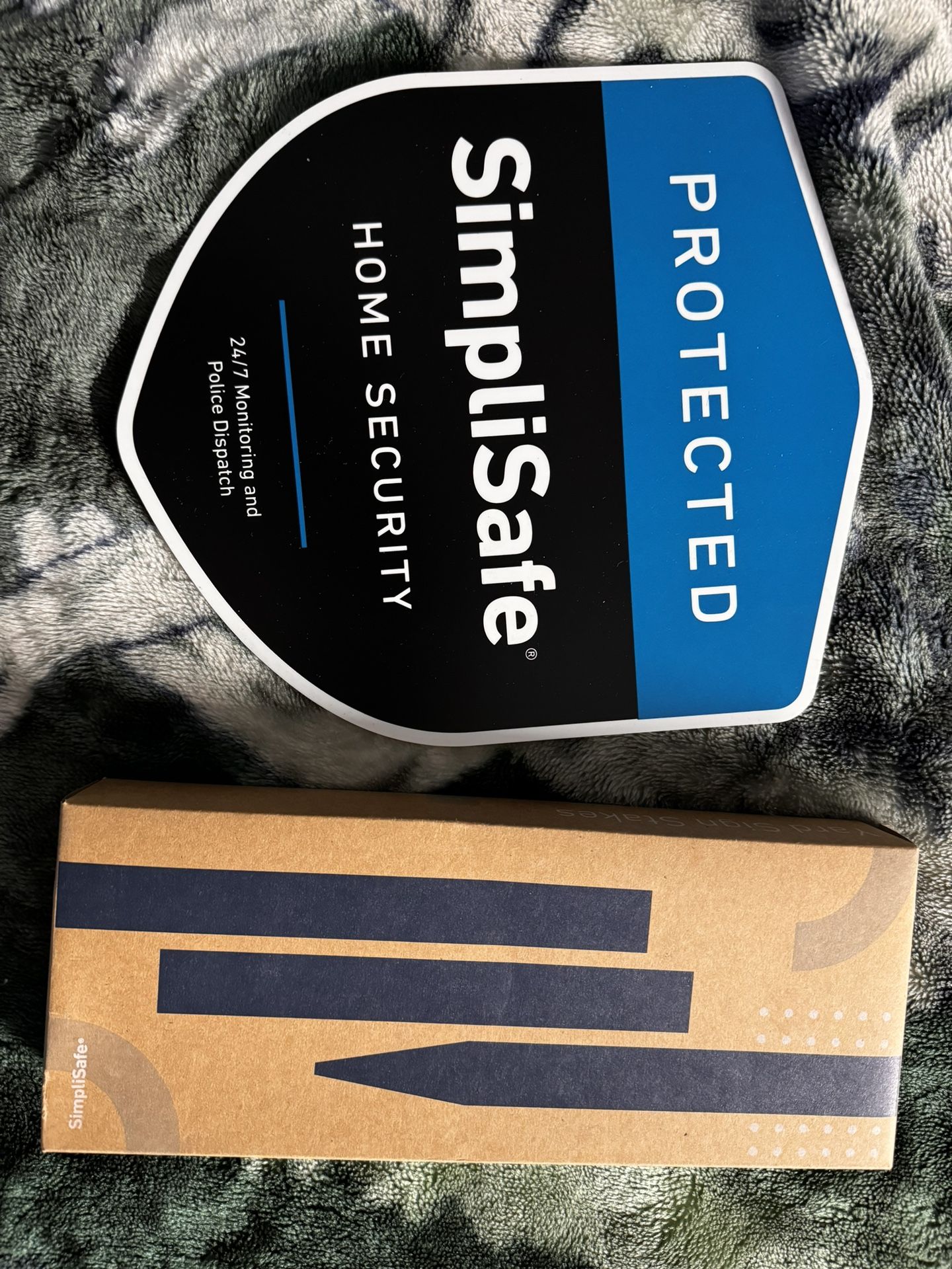 Simply Safe Bay Station And 2 Yard signs for Sale in Upland, CA - OfferUp