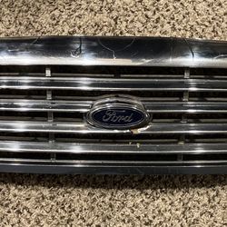 2003 Ford Crown Victoria Grill OEM