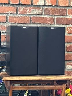 BOWERS & WILKIN Bookshelf Speakers