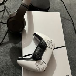 PlayStation 5 & Beats Studio Pro 