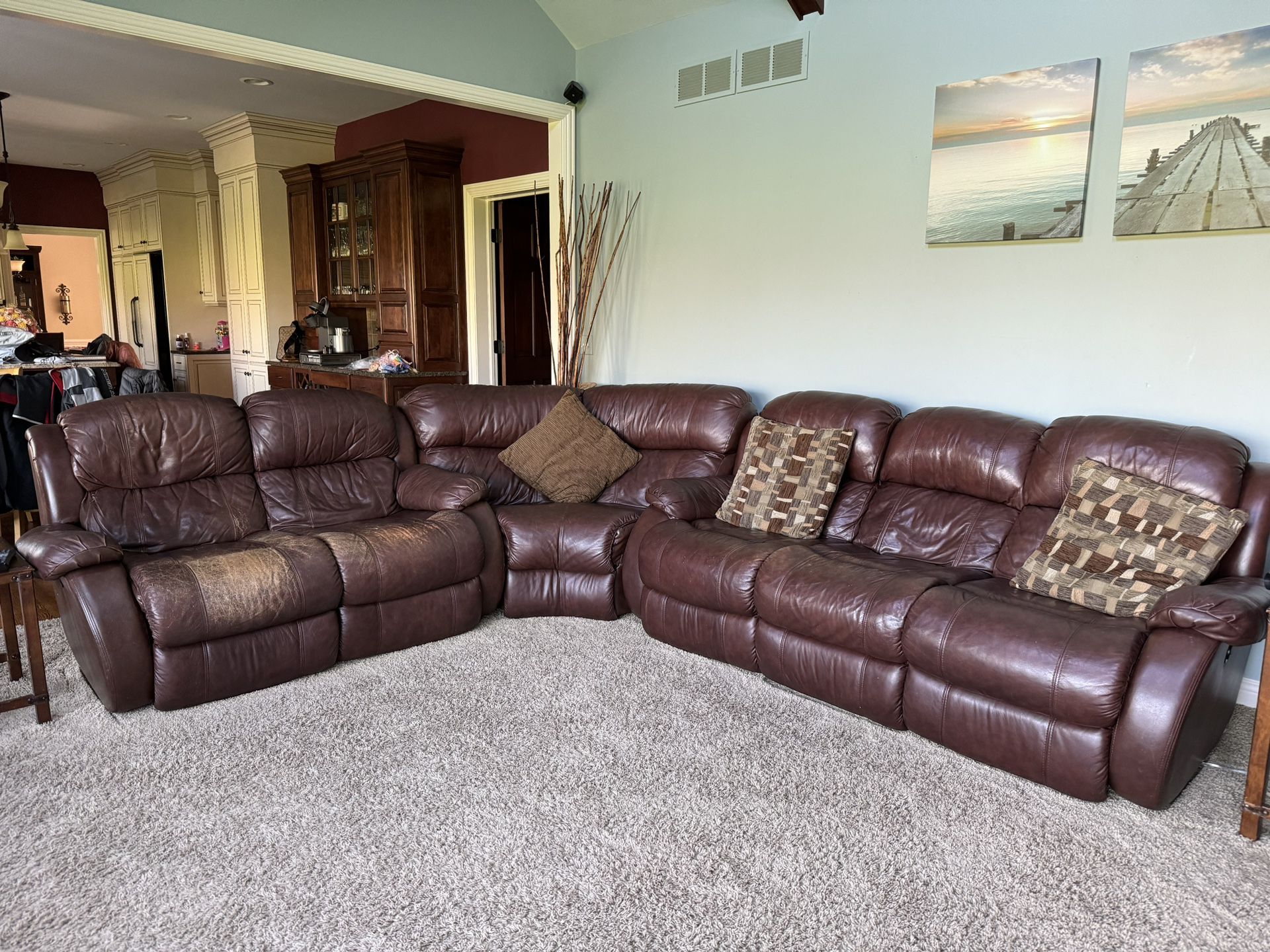 Leather Sectional with Electronic Recliners (4)