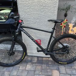 Giant Fathom Mountain Bike