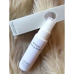Makeup setting spray