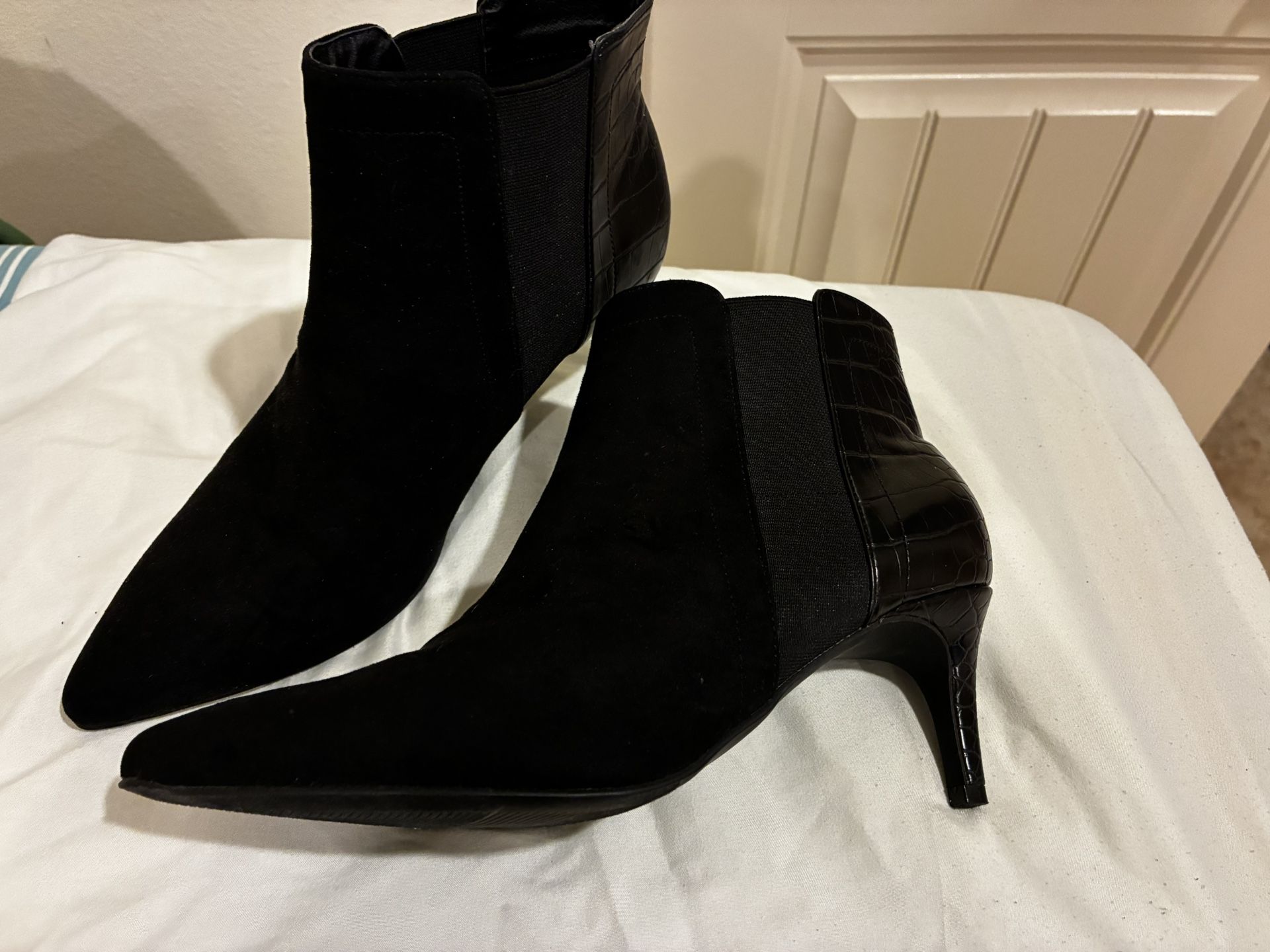 Women Bootie Size 7.5