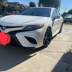 2018 Toyota Camry SE