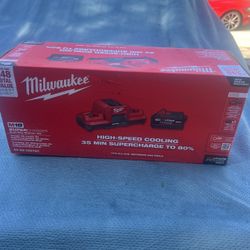 Milwaukee Super Charger With Battery 
