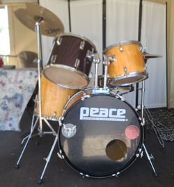 Drums Bateria 5 Pc PEACE Drum Set Complete w BassPedal, Cymbal&Hi-Hats, Hardware or Stands, 2 Pr of Sticks & a Drum Tuning  Key  for $190.00