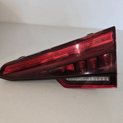 2017 2018 2019 AUDI A4 LED REAR RIGHT INNER TAILLIGHT OEM 8W(contact info removed)A LENSE CRACK