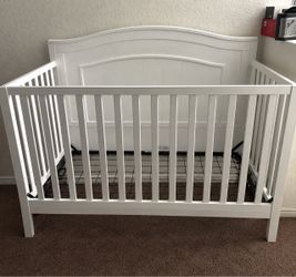 White Crib- Good used condition