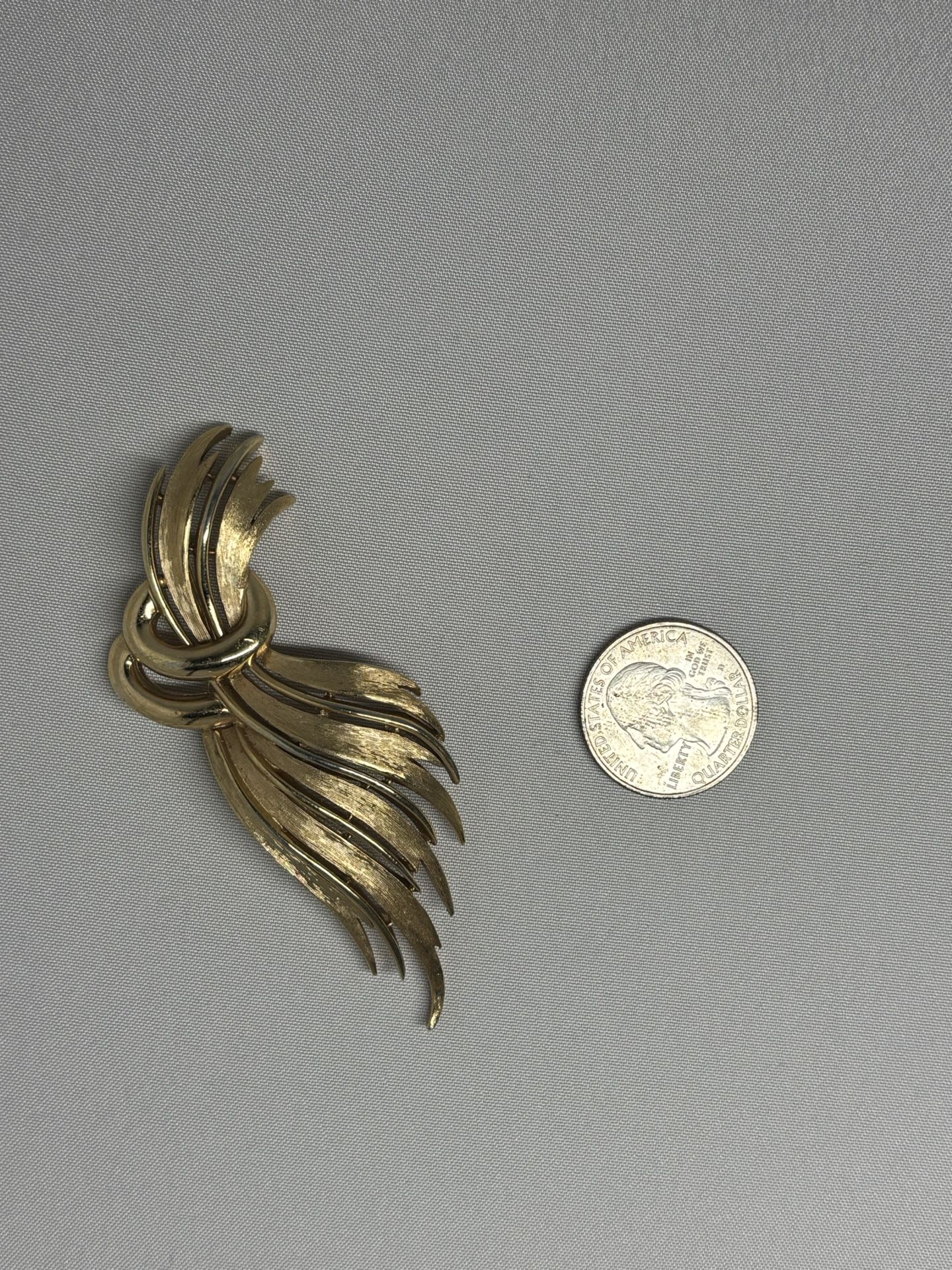 Vintage Trefari Designer Costume Jewelry Polished Goldtone Pin Brooch
