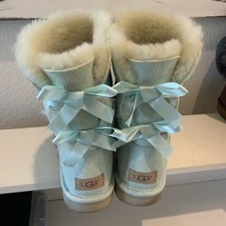 Ugg Women’s Bailey Bows Boots size 10  color Is Sea foam