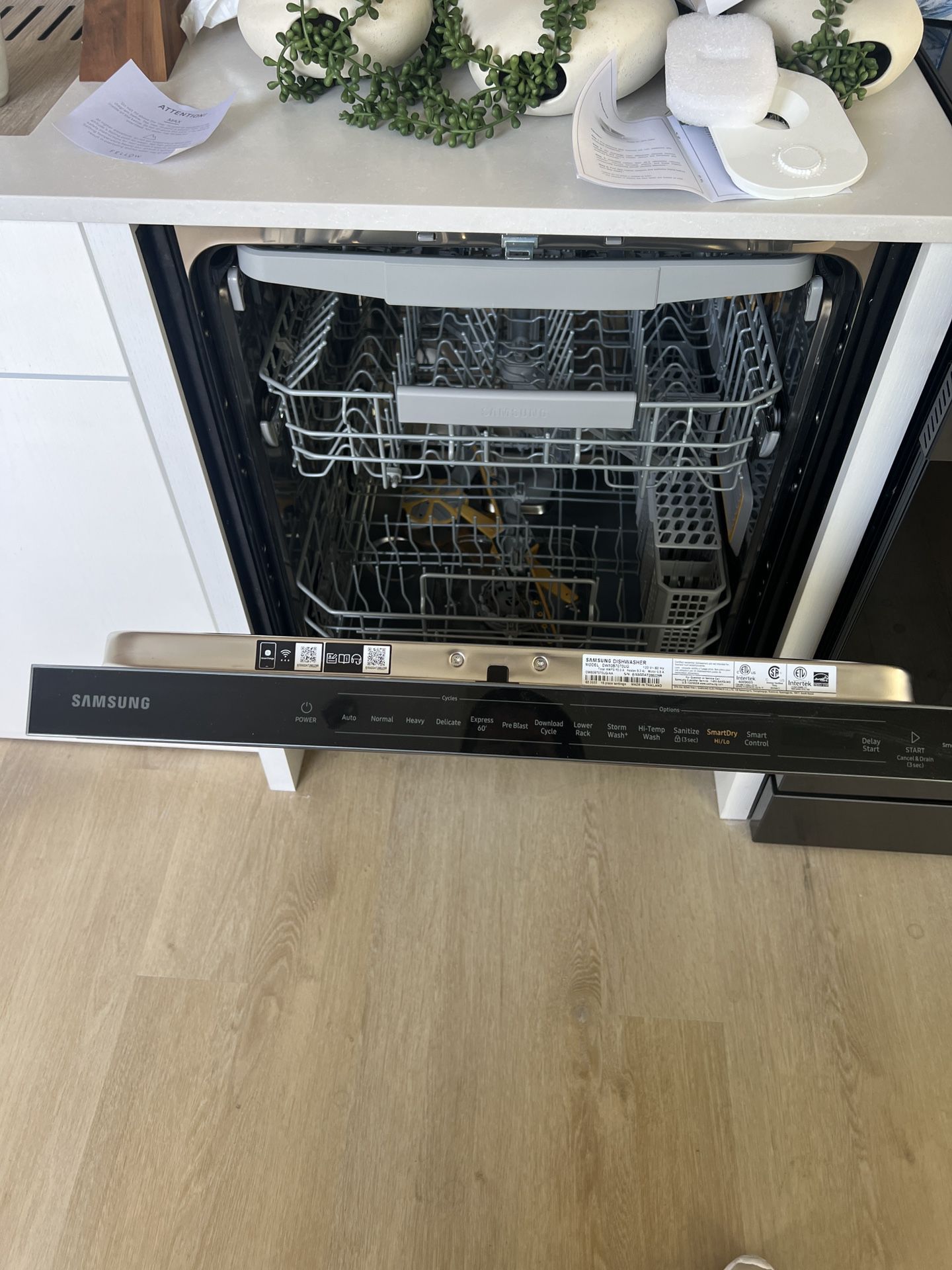 Perfect Working Brand New MSRP $1199 Smart 42dBA Dishwasher with StormWash+™️ and Smart Dry in Black
