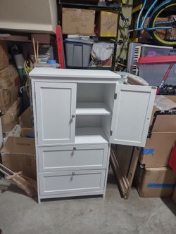 Little armoire