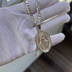 Silver Chain And Pendant 