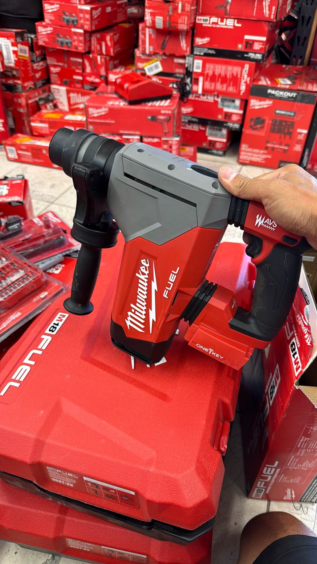 Milwaukee M18 1-1/8 Inch SDs Rotary Hammer