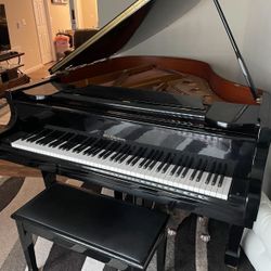 Beautiful 6’ Grand Piano