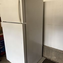 Frigidaire Refrigerator 