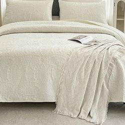Twin Size Quilted Bed Set
