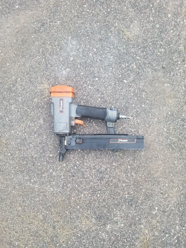 Staple Gun 