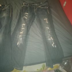 all of those brands in their perfect shape never been worn before don't have tags on them cuz we pulled them off and we got them and alls we did is ju