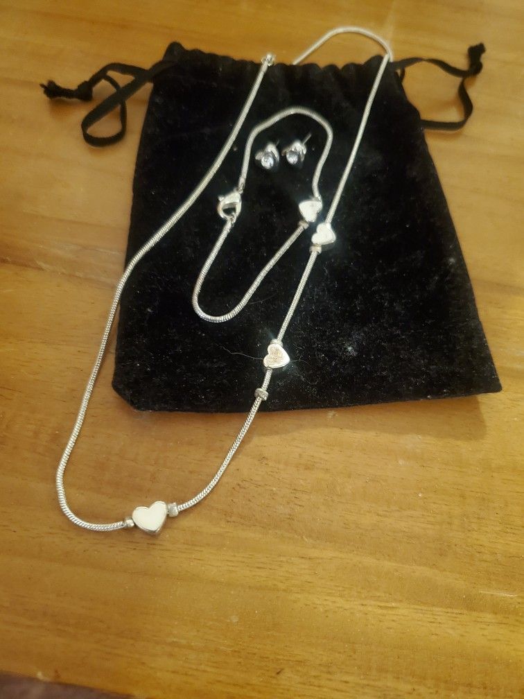 New Pretty 3 Piece Silver Plated Set Comes With ❤️ Heart Necklace And Bracelet And Earrings All For $30 Includes Box 📦