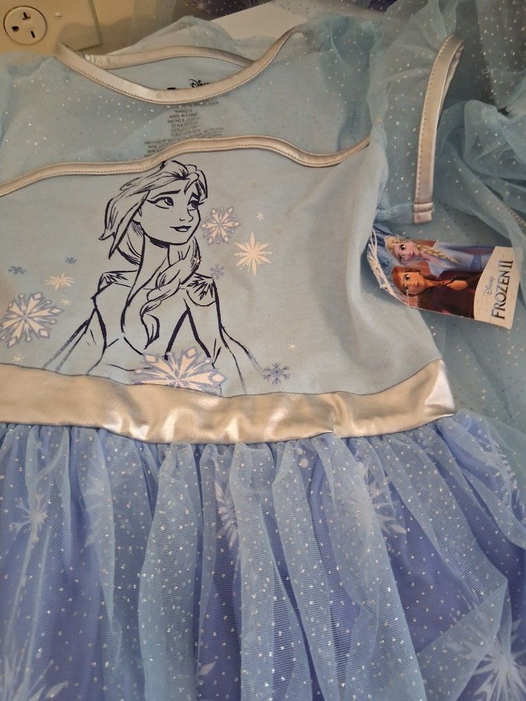 Disney Frozen 2 Play Dress ๐ 3 Left Size Xs Size S Size L