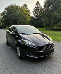 2015 ford fiesta  s 1.6 4 cylinder great on gas