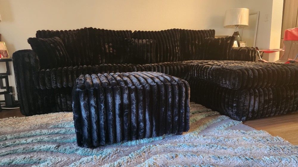 Brand New Seccional 3 Pcs